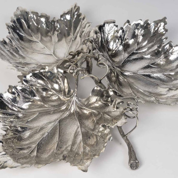 Gianmaria Buccellati – Sterling silver centerpiece with three vine leaves
