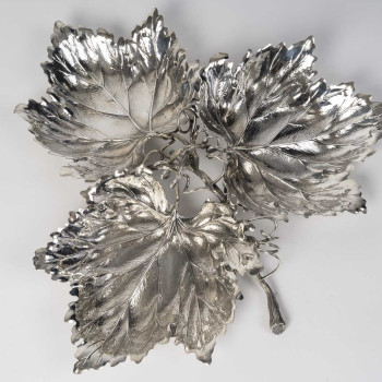 Gianmaria Buccellati – Sterling silver centerpiece with three vine leaves