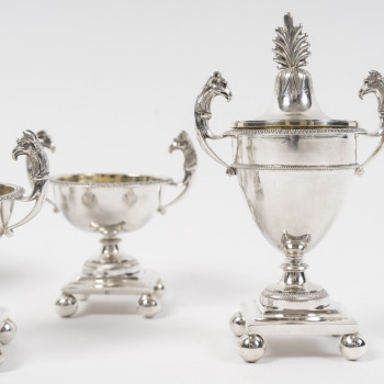 FRANCOIS FROMENT  - SET DE CINQ PIÈCES À CONDIMENTS EN ARGENT MASSIF, ÉPOQUE CONSULAT – PREMIER...