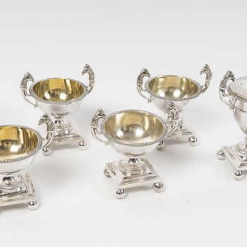 FRANCOIS FROMENT  - SET DE CINQ PIÈCES À CONDIMENTS EN ARGENT MASSIF, ÉPOQUE CONSULAT – PREMIER...