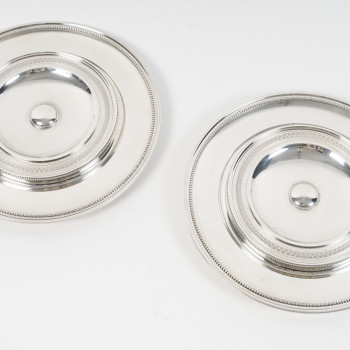 RISLER & CARRÉ - Paire de drageoirs couverts en argent massif et verre bleu cobalt – fin du XIXᵉ...