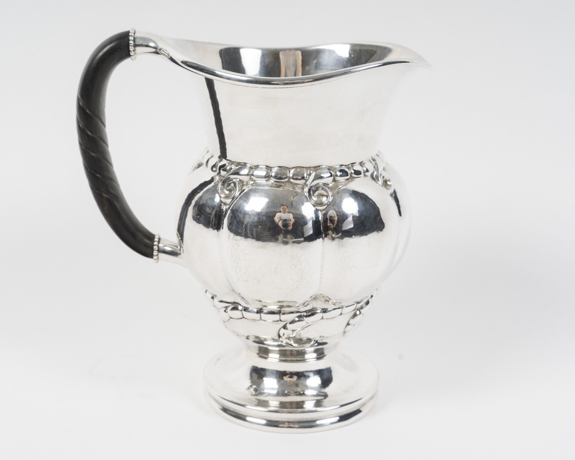 GEORG JENSEN - Pichet à eau - modèle 7A, dit Melon Pitcher, créé en 1907. Danemark, XXe siècle