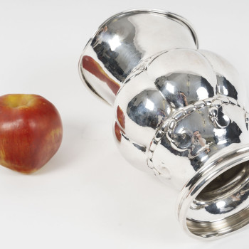 GEORG JENSEN - Pichet à eau - modèle 7A, dit Melon Pitcher, créé en 1907. Danemark, XXe siècle