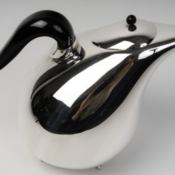 Silver covered pitcher with a sculptural silhouette, Pomellato – Milan, 20th century (1985–1990)