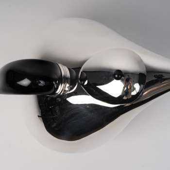 Verseuse couverte en argent à la silhouette sculpturale, Pomellato – Milan, XXe siècle (1985-1990)