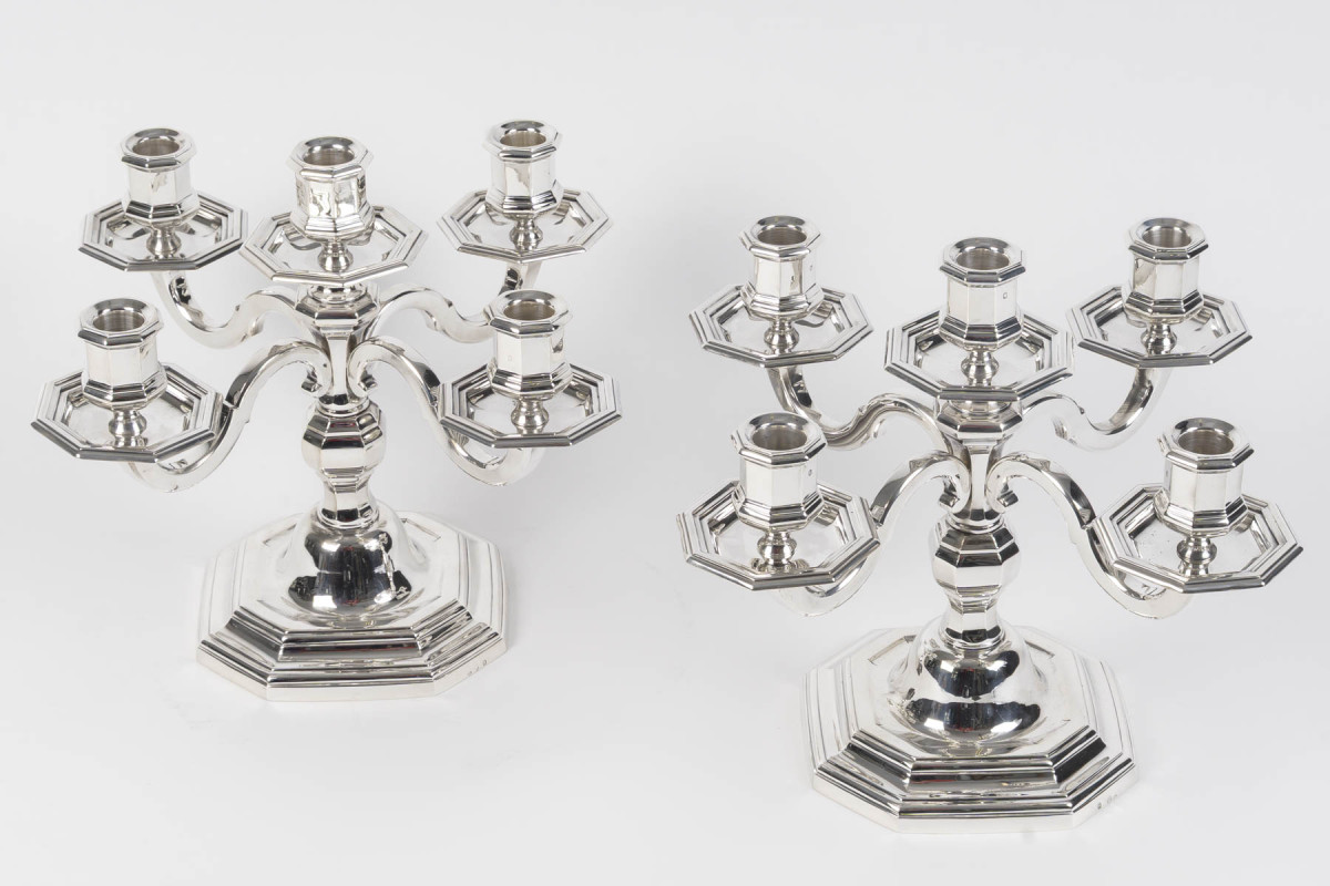 CHRISTOFLE – Pair of 5-light solid silver candelabra, Art Deco period, circa 1940