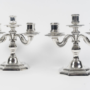 CHRISTOFLE – Pair of 5-light solid silver candelabra, Art Deco period, circa 1940