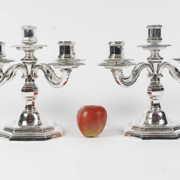 CHRISTOFLE – Pair of 5-light solid silver candelabra, Art Deco period, circa 1940