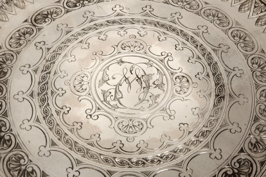 Silversmith CARTIER - Round tray in solid silver - XXth - by Cartier