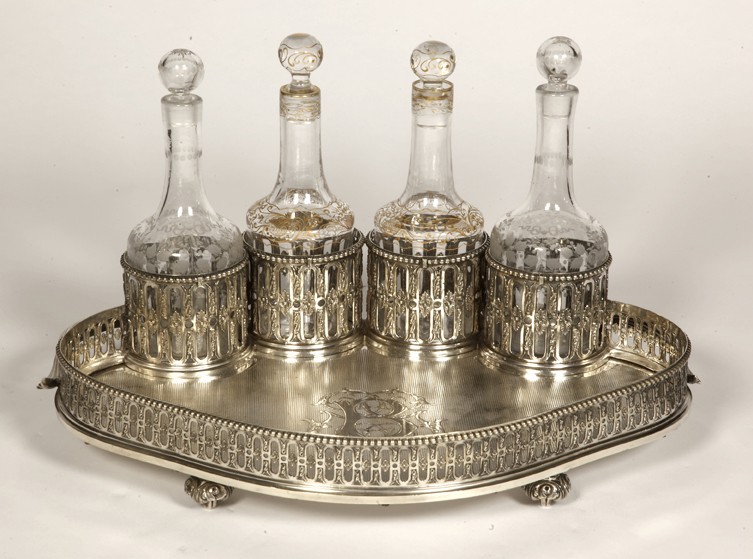 Goldsmith ODIOT - Cabaret in sterling silver and 4 19th century crystal bottles