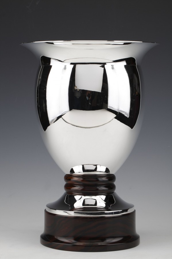 Solid silver vase made by the Brussels silversmith SIMONET