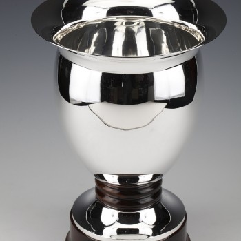 Solid silver vase made by the Brussels silversmith SIMONET
