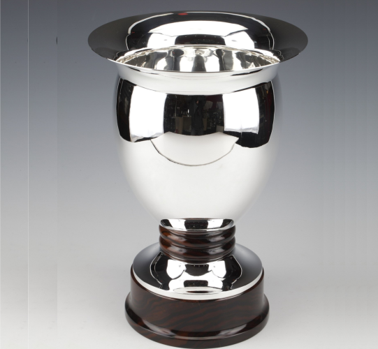 Solid silver vase made by the Brussels silversmith SIMONET