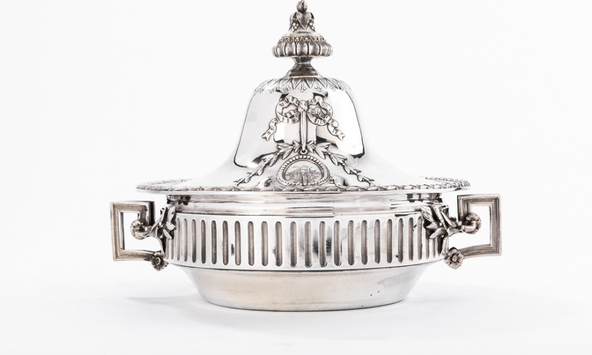 Gustave Odiot (1865-1894)  - Vegetable dish in sterling silver 19th