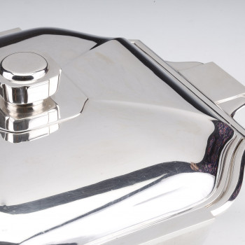 Silversmith CARDEILHAC - Covered vegetable dish in solid silver ART DECO  circa 1930