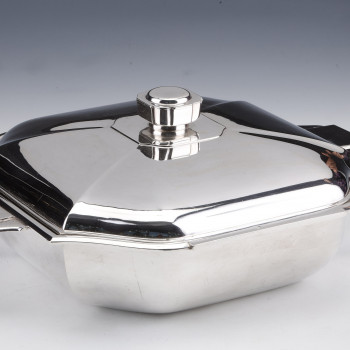 Silversmith CARDEILHAC - Covered vegetable dish in solid silver ART DECO  circa 1930