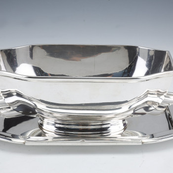 Goldsmith CARDEILHAC - Sauceboat on its adherent tray in silver ART DECO period