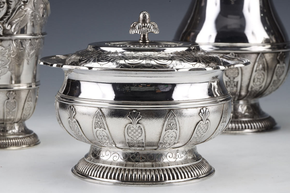 Cardeilhac - Tea and coffee service in sterling silver, 19th century Model LOUIS XIV MASCARONS