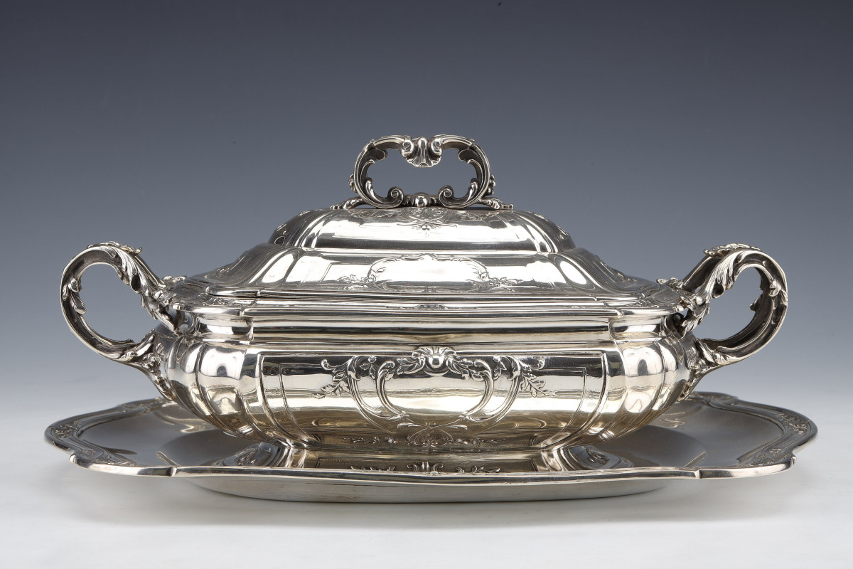 PUIFORCAT - Vegetable dish and its display stand in solid silver, late 19th