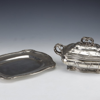 PUIFORCAT - Vegetable dish and its display stand in solid silver, late 19th