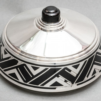 Orfèvre R. LINZELER – Boite en argent massif et émail noir – Epoque ART DECO