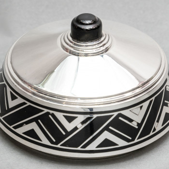 Silversmith R. LINZELER - Box in solid silver and black enamel - ART DECO period