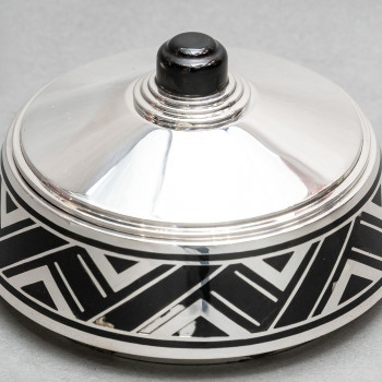 Orfèvre R. LINZELER – Boite en argent massif et émail noir – Epoque ART DECO