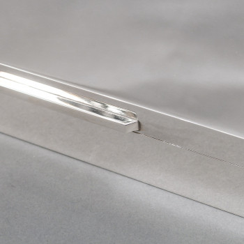 Large and beautiful rectangular box in solid silver,  XXe