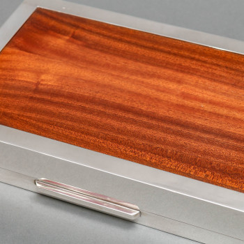 Large and beautiful rectangular box in solid silver,  XXe
