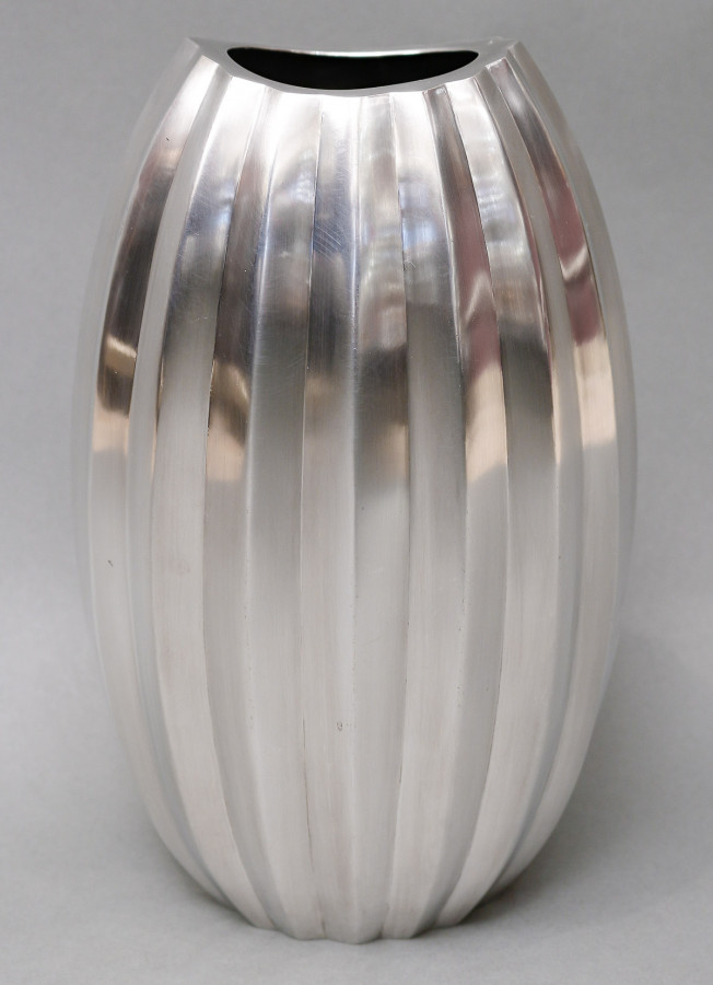 Ovoid VASE in solid silver Northern Italy