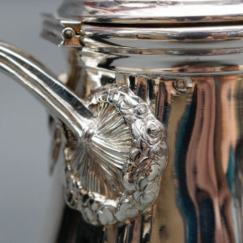 LELIÈVRE (Eugène-Alfred) – TIFFANY solid silver coffee pot circa 1880 ART NOUVEAU.