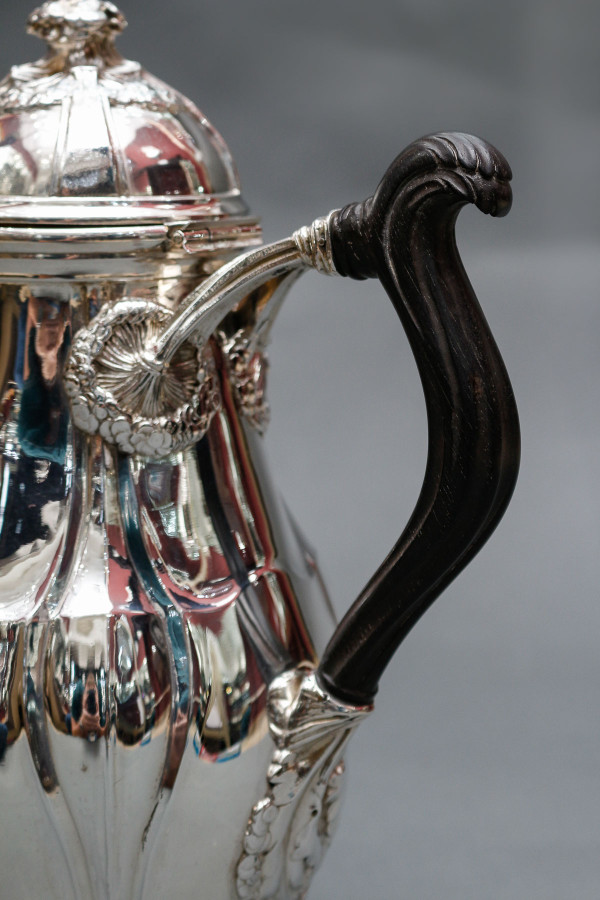 LELIÈVRE (Eugène-Alfred) – Verseuse en argent Massif TIFFANY circa 1880  ART NOUVEAU