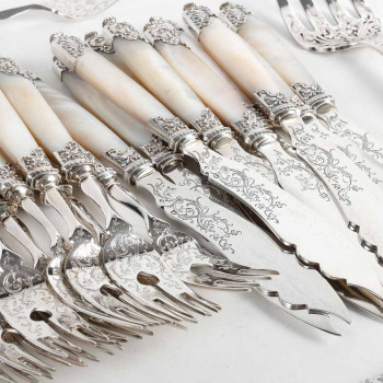 Goldsmith MERITE – 12 solid silver and mother-of-pearl fish cutlery – 19th century
