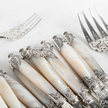 Goldsmith MERITE – 12 solid silver and mother-of-pearl fish cutlery – 19th century