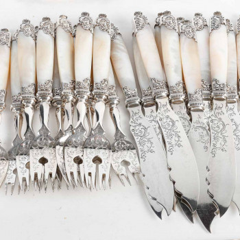 Goldsmith MERITE – 12 solid silver and mother-of-pearl fish cutlery – 19th century