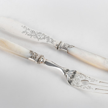 Goldsmith MERITE – 12 solid silver and mother-of-pearl fish cutlery – 19th century