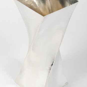 B. ZANOVELLO – Vase en argent massif « Montecarlo » Italie XXe