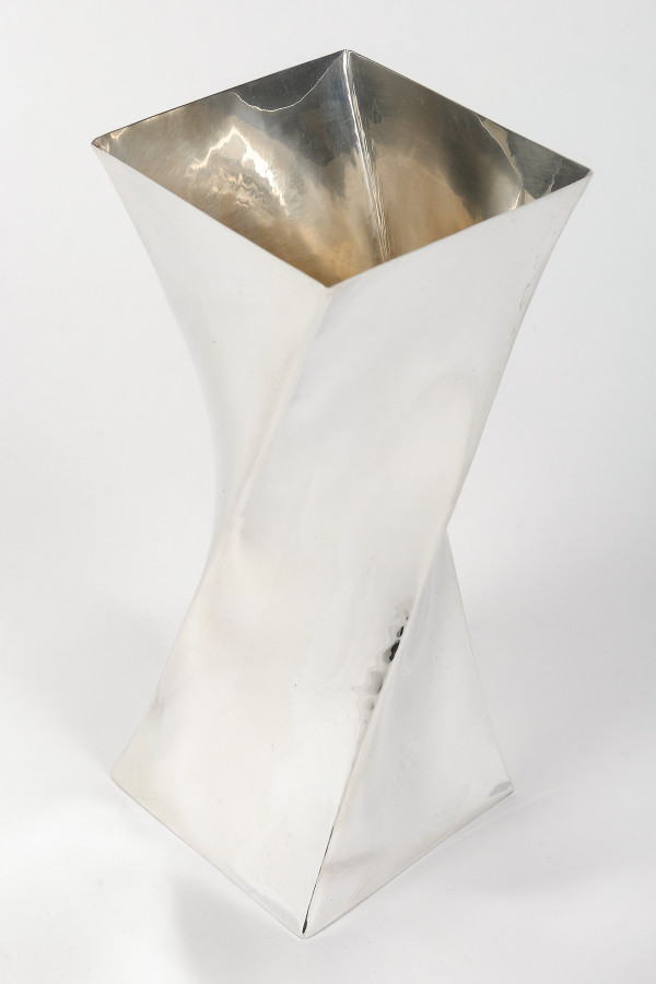 B. ZANOVELLO – Vase en argent massif « Montecarlo » Italie XXe