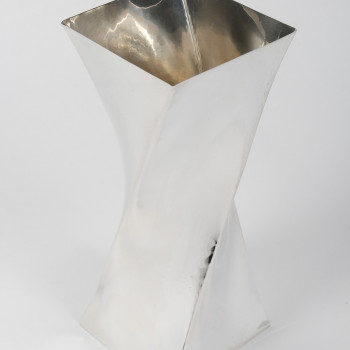 B. ZANOVELLO – Vase en argent massif « Montecarlo » Italie XXe