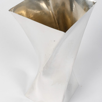 B. ZANOVELLO – Vase en argent massif « Montecarlo » Italie XXe