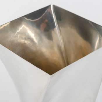 B. ZANOVELLO – Vase en argent massif « Montecarlo » Italie XXe