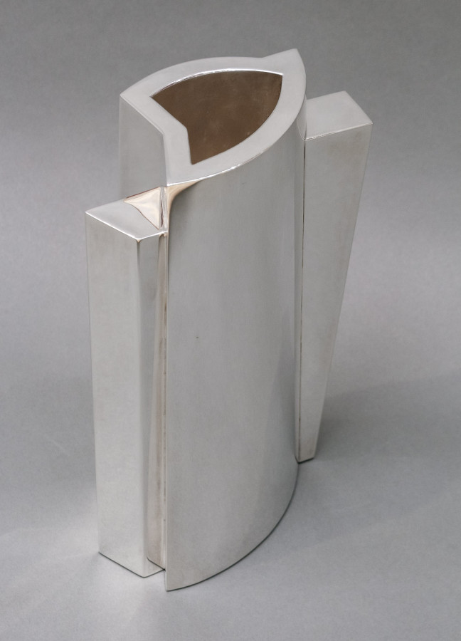 ORFEVRE GARRIDO - VASE CONSTRUCTIVISTE EN ARGENT - Circa 2004