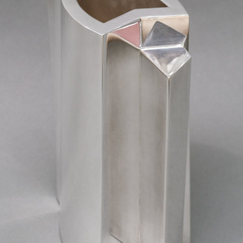 ORFEVRE GARRIDO - VASE CONSTRUCTIVISTE EN ARGENT - Circa 2004