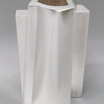 ORFEVRE GARRIDO - VASE CONSTRUCTIVISTE EN ARGENT - Circa 2004