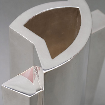 ORFEVRE GARRIDO - VASE CONSTRUCTIVISTE EN ARGENT - Circa 2004