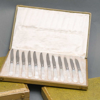 Cutlery service of 36 knives in original box ART DECO