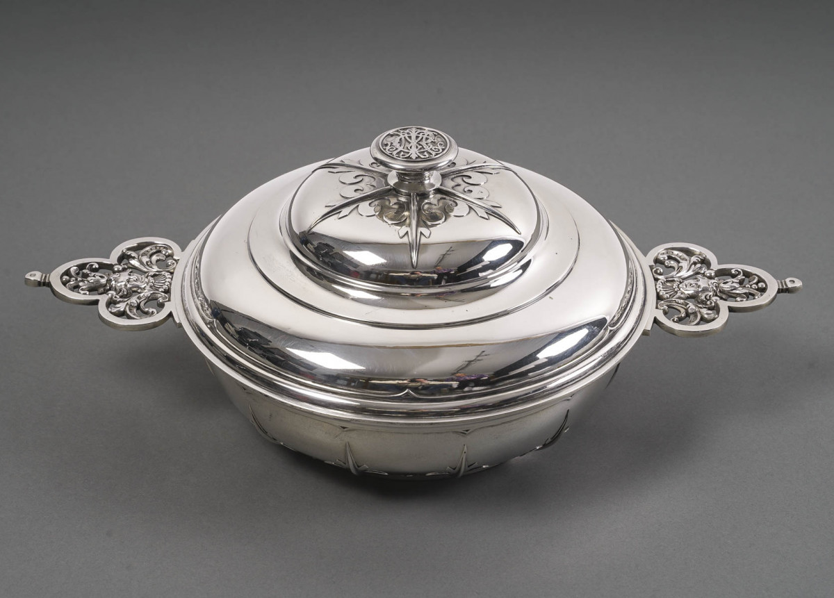 Goldsmith CARDEILHAC - Covered vegetable dish in solid silver mascaron circa XIXth