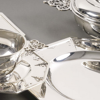 CARDEILHAC - “Renaissance” Mascaron table garnish Late 19th century silver