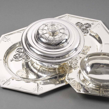 CARDEILHAC - “Renaissance” Mascaron table garnish Late 19th century silver