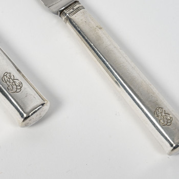 PUIFORCAT – Set of 16 silver ART DECO table knives and 10 dessert knives